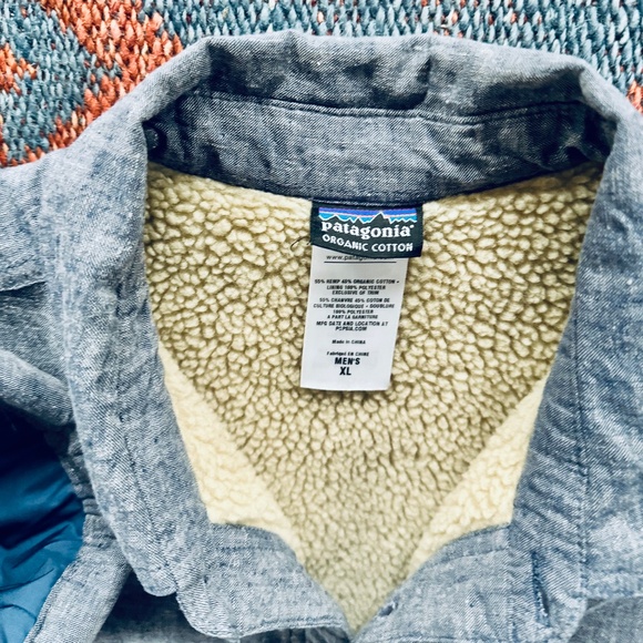 Patagonia Men's Insulated sherpa Shacket - Picture 2 of 2